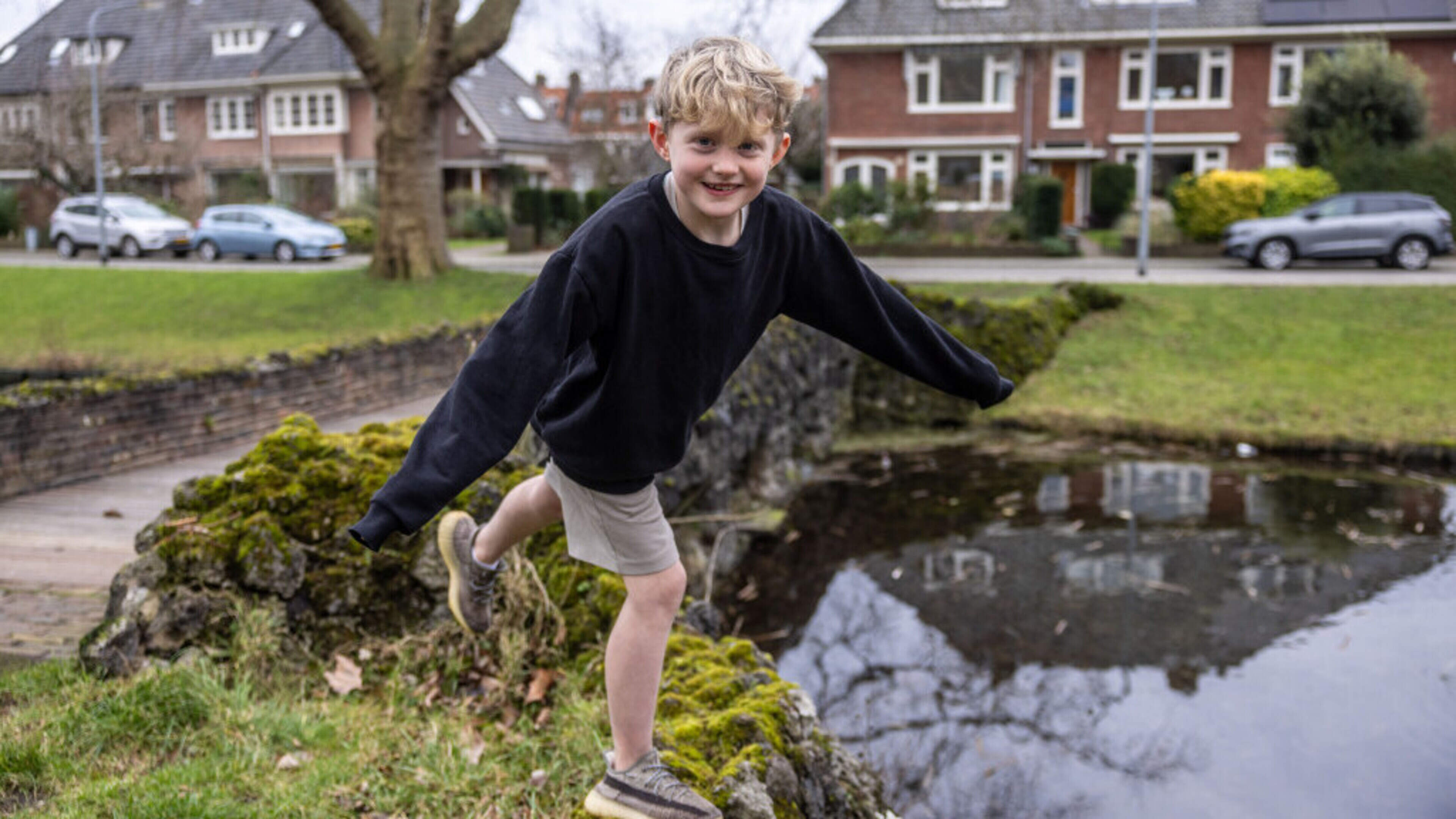 Benjamin (9) loopt al een jaar in korte broek voor tante Ellen die aan
